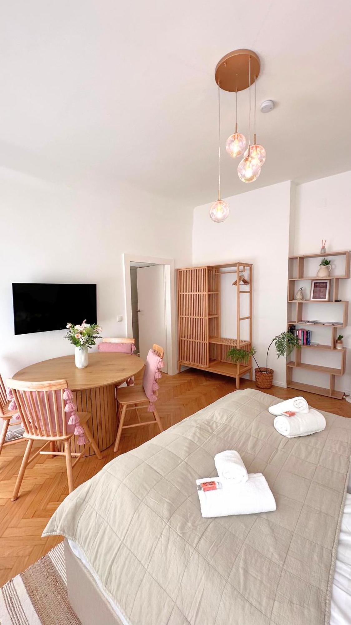 Appartamento Cozy In Quiet Location, Fast Train Station 100m Away, Contactless Check-in Vienna