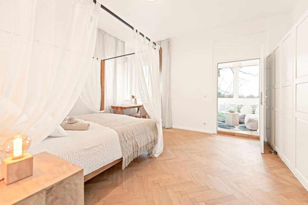 Apartament Cozy In Quiet Location, Fast Train Station 100m Away, Contactless Check-in Wiedeń