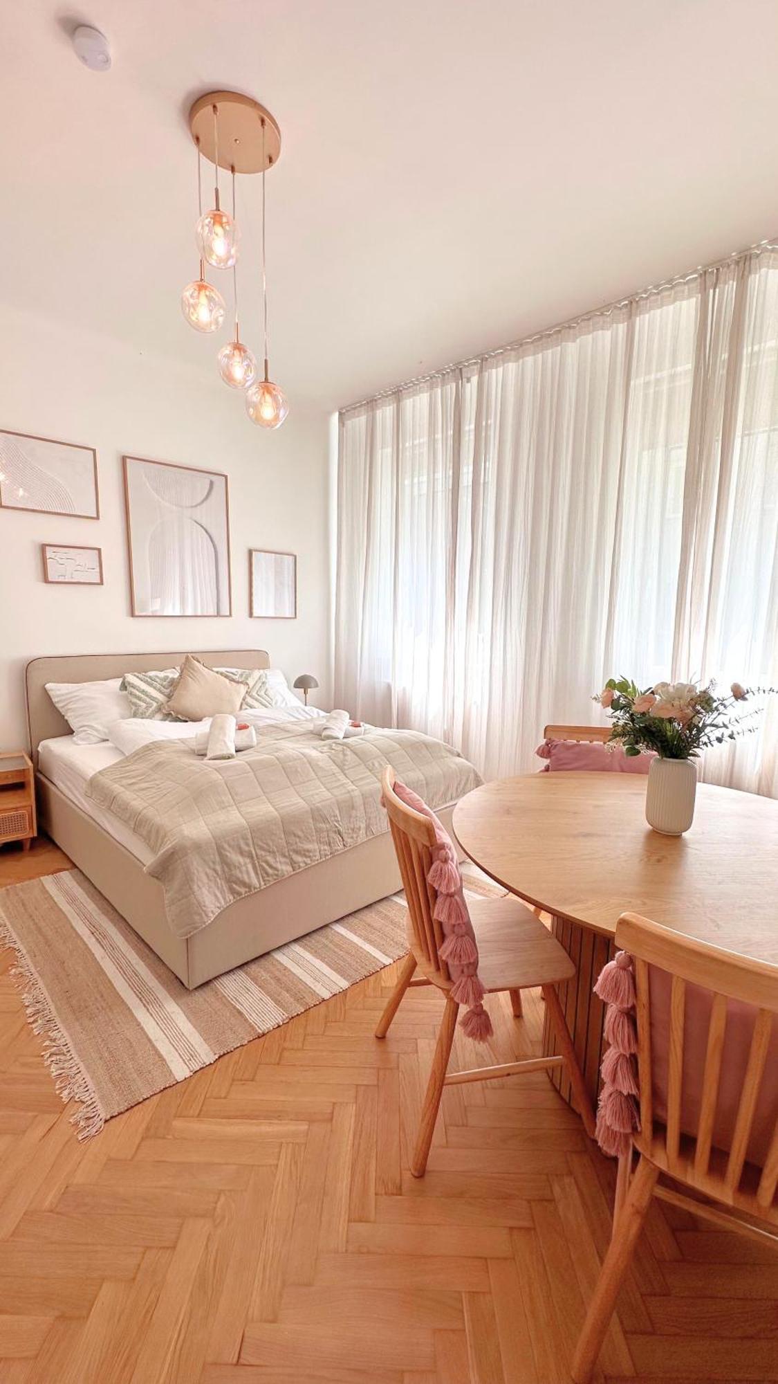 Cozy In Quiet Location, Fast Train Station 100m Away, Contactless Check-in Apartament Wiedeń