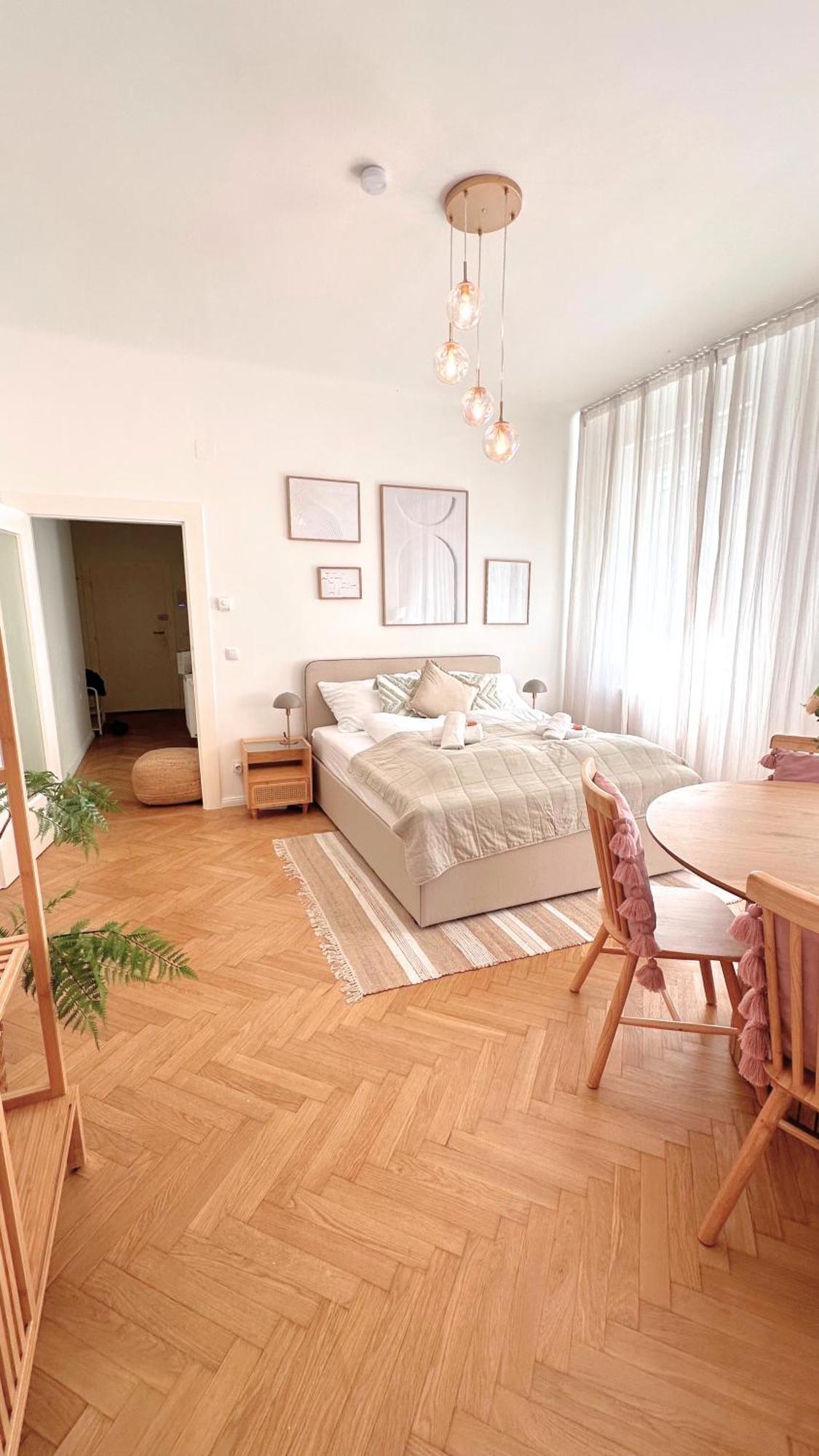 Cozy In Quiet Location, Fast Train Station 100m Away, Contactless Check-in Wiedeń